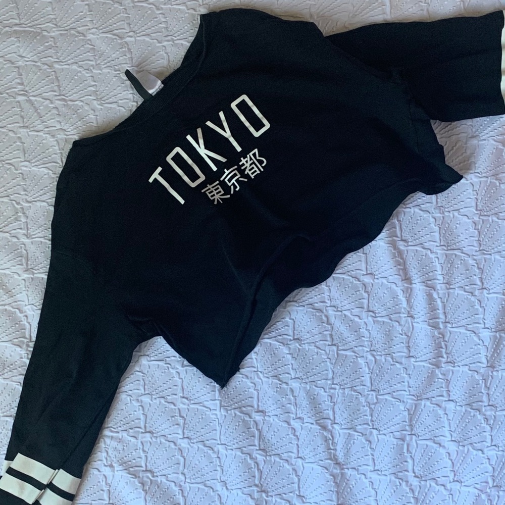 Black tokyo crop top